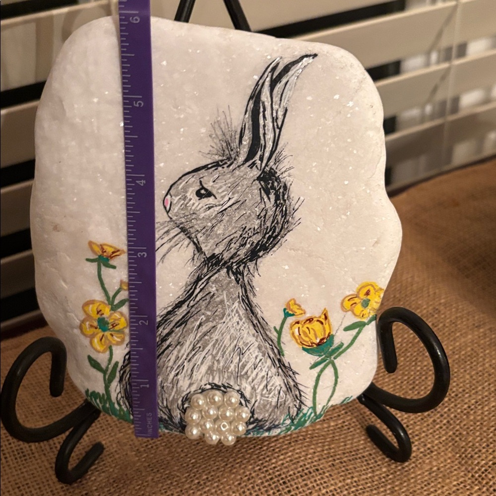 🆕 Hand-Painted Rabbit Stone Decor - Picture 4 of 5